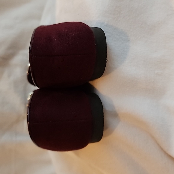 Christian Siriano Burgandy Flats - Picture 4 of 7